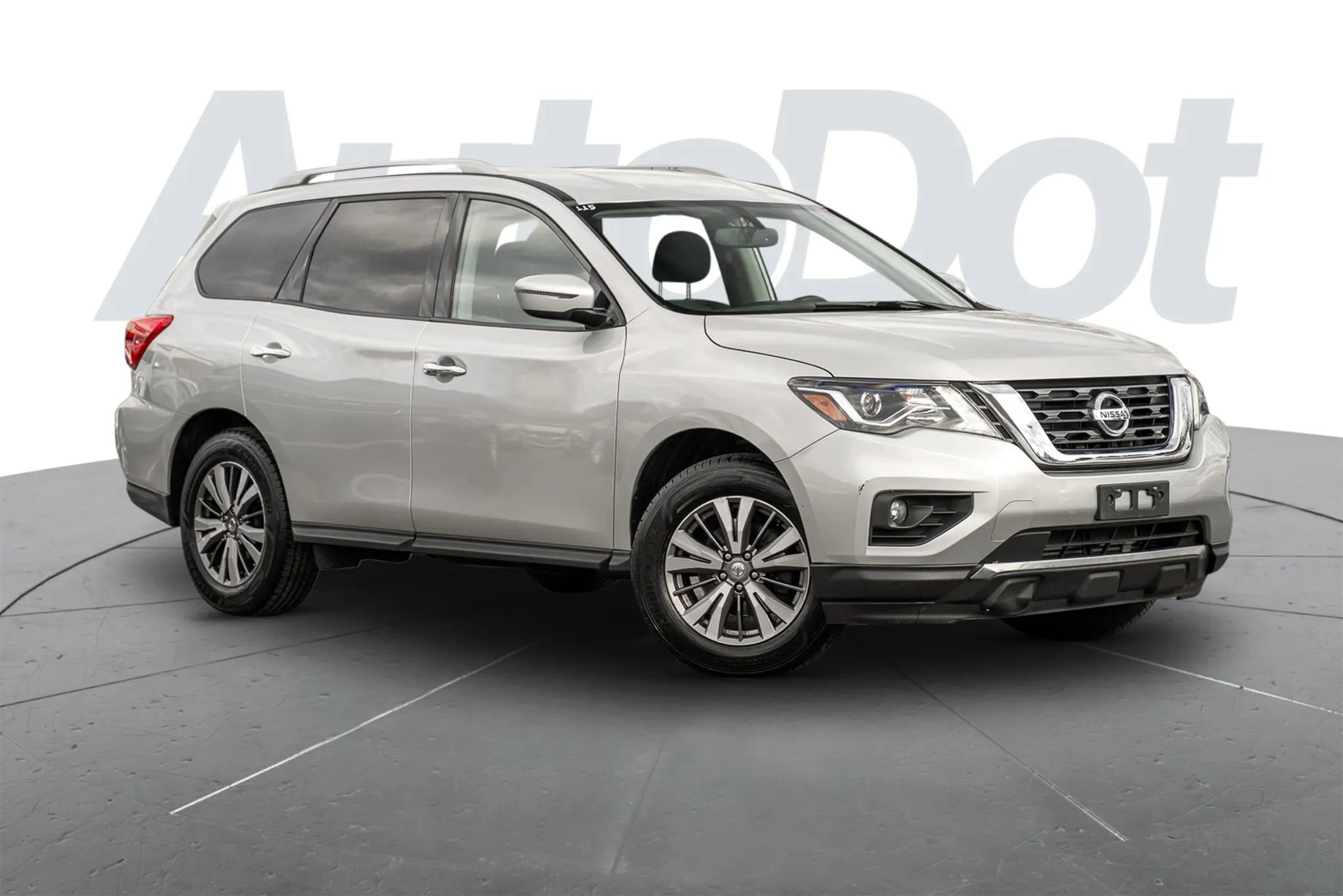 Used 2019 Nissan Pathfinder SV image 1