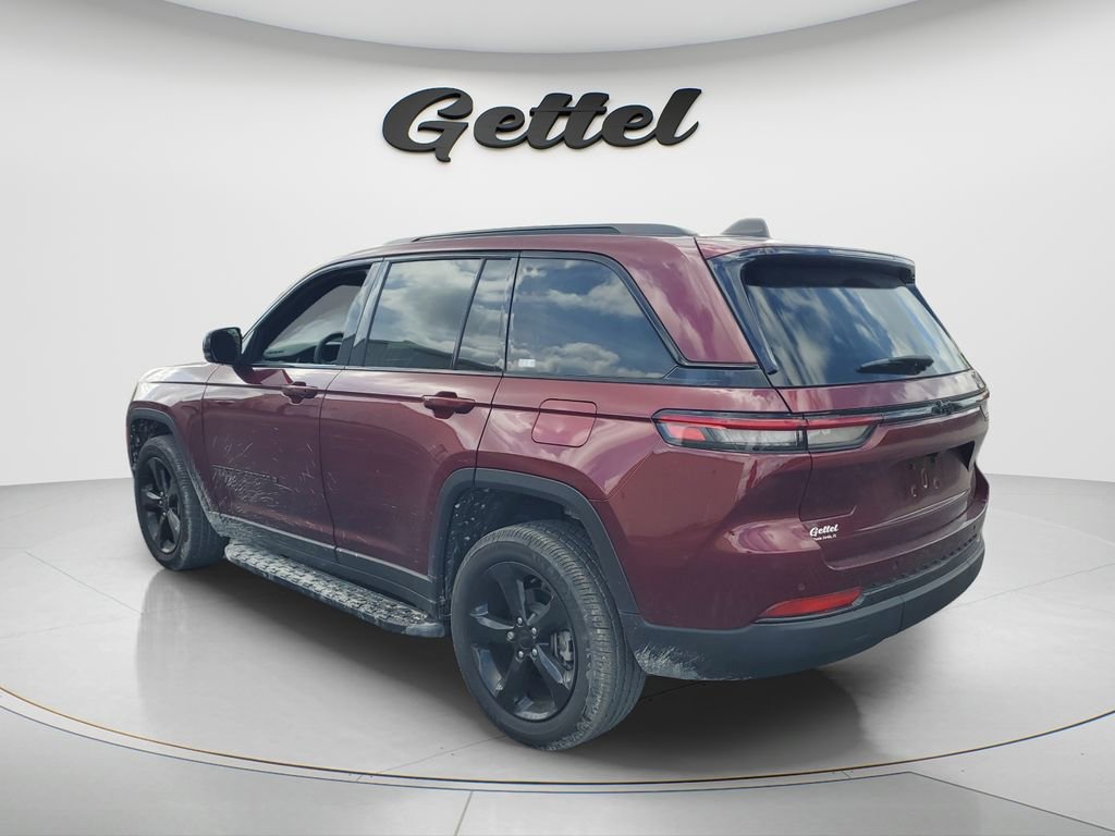 Used 2025 Jeep Grand Cherokee Altitude RWD image 7