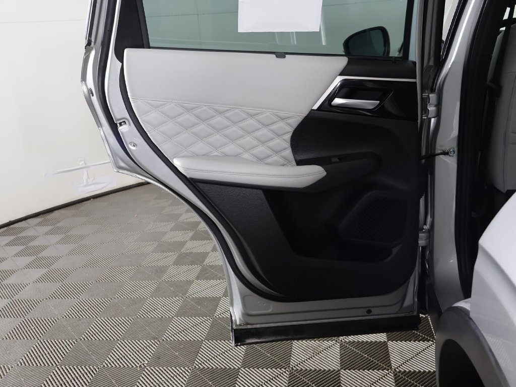 Used 2023 Mitsubishi Outlander SEL image 28