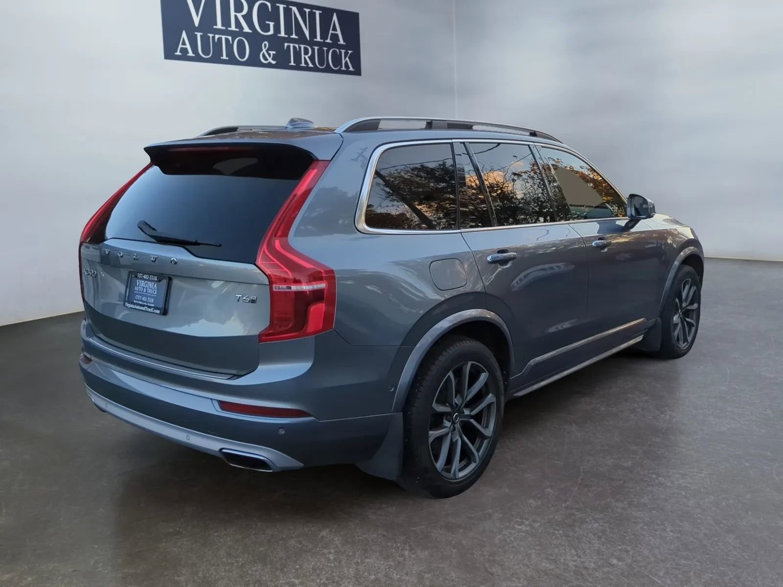 Used 2018 Volvo XC90 T6 Momentum w/ Convenience Package image 10