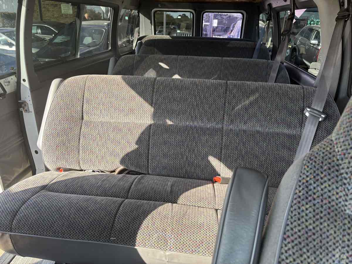 Used 2000 Dodge B3500 image 19