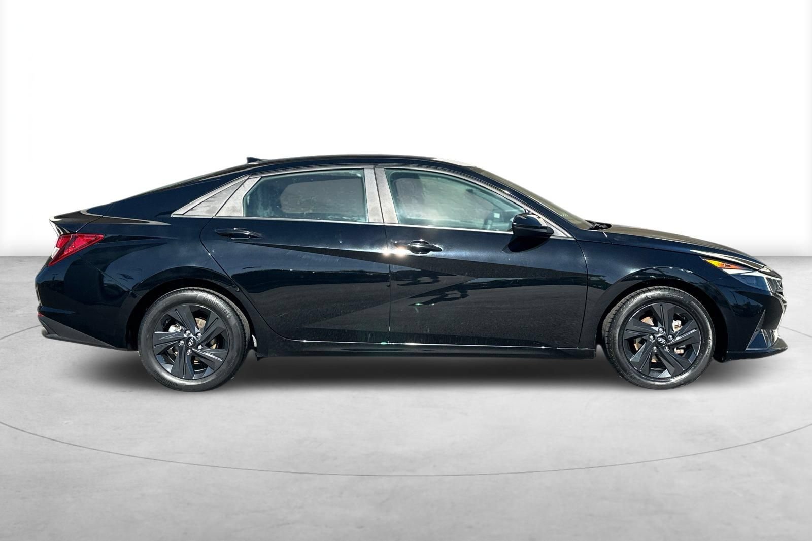 Used 2022 Hyundai Elantra SEL w/ Convenience Package FWD image 7