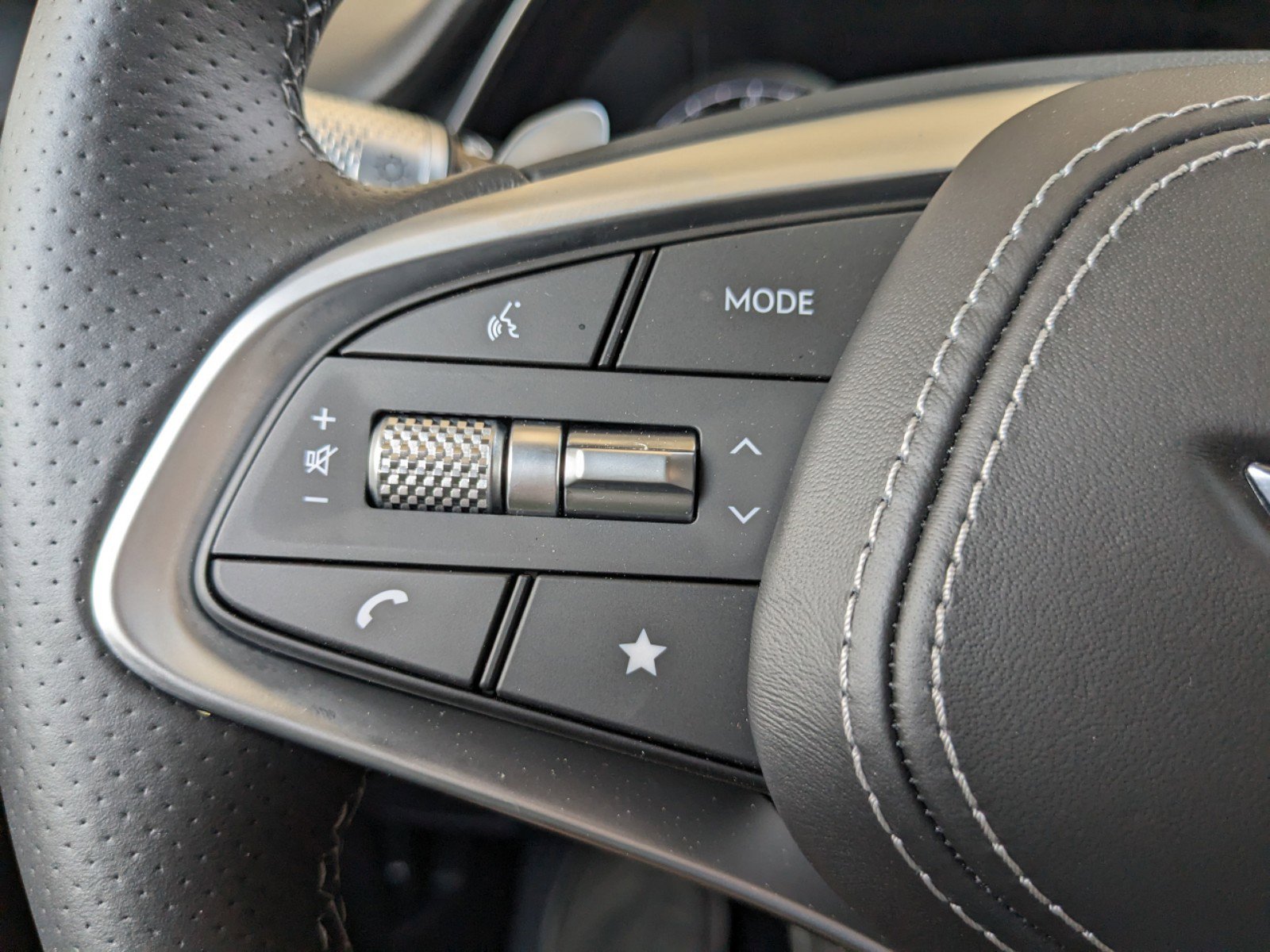 Used 2024 Genesis GV70 3.5T Sport image 21