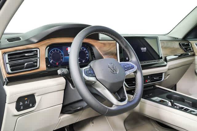 Certified 2025 Volkswagen Atlas SE FWD image 7