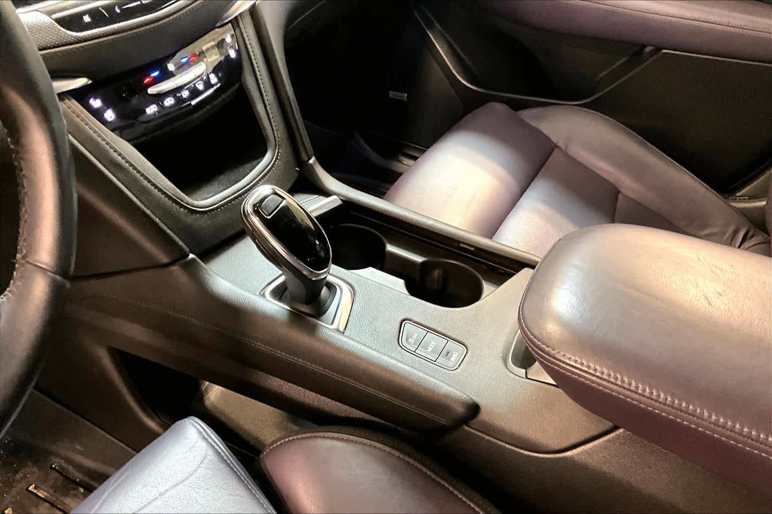 Used 2017 Cadillac XT5 Luxury w/ Driver Awareness Package AWD/4WD image 16