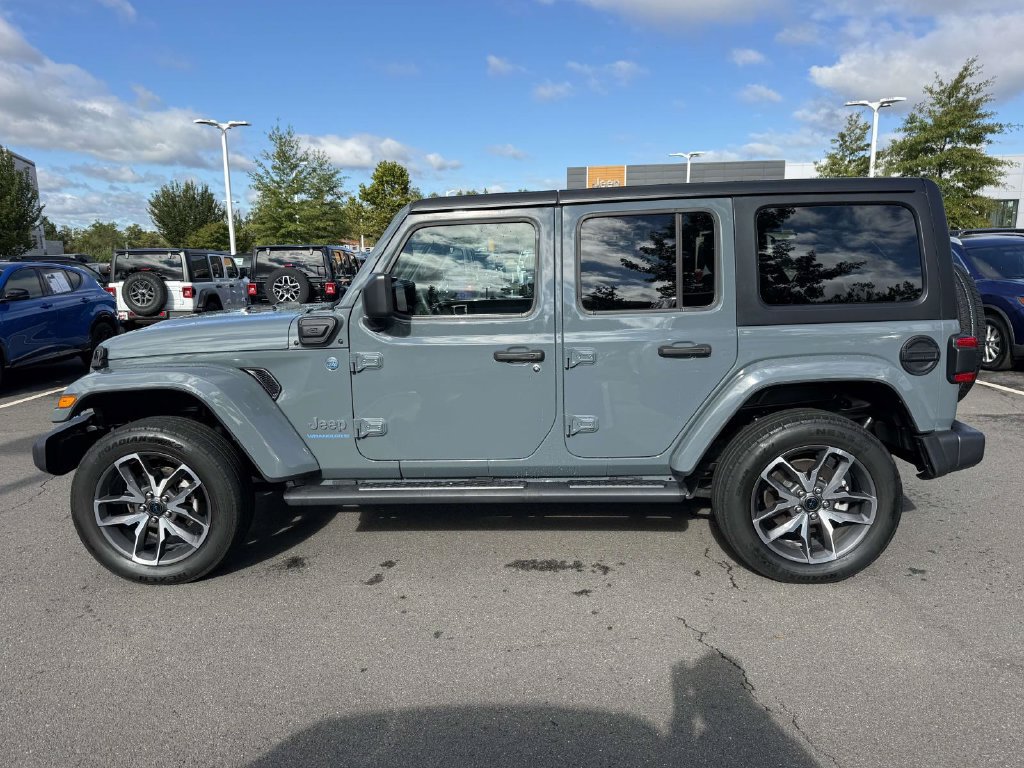 Used 2024 Jeep Wrangler Unlimited AWD/4WD image 4