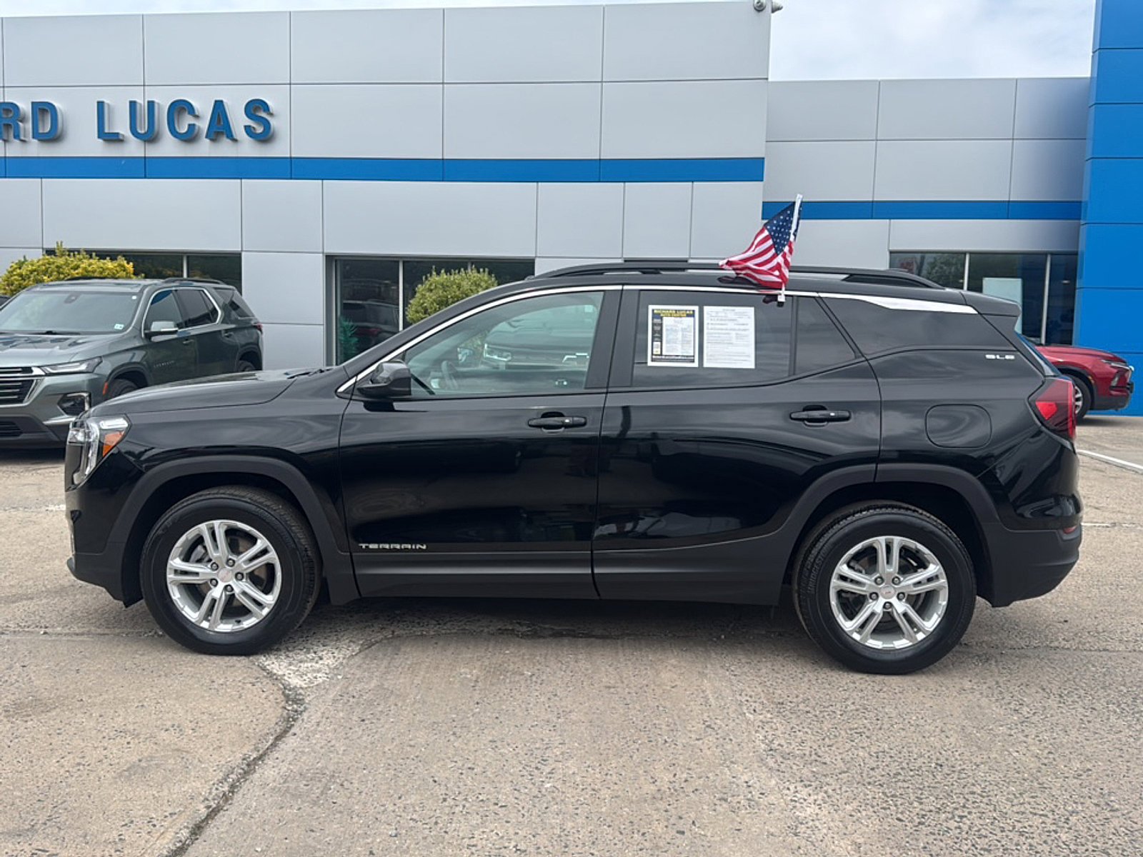 Used 2023 GMC Terrain SLE w/ Driver Convenience Package AWD/4WD image 8