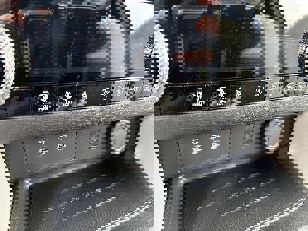 New 2025 Mitsubishi Outlander SE image 36