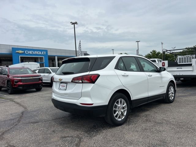 Used 2024 Chevrolet Equinox LS w/ Driver Confidence II Package FWD image 3