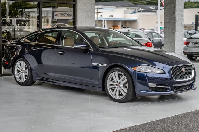 Used 2016 Jaguar XJ R-Sport AWD/4WD image 4