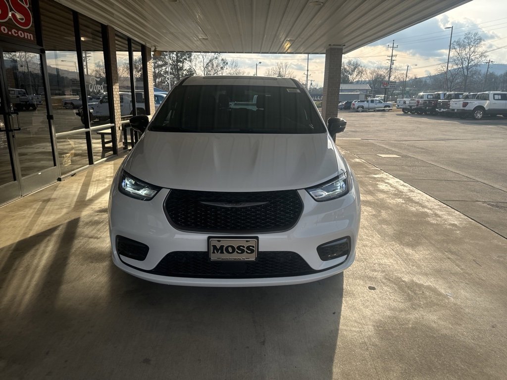 New 2026 Chrysler Pacifica Select image 2