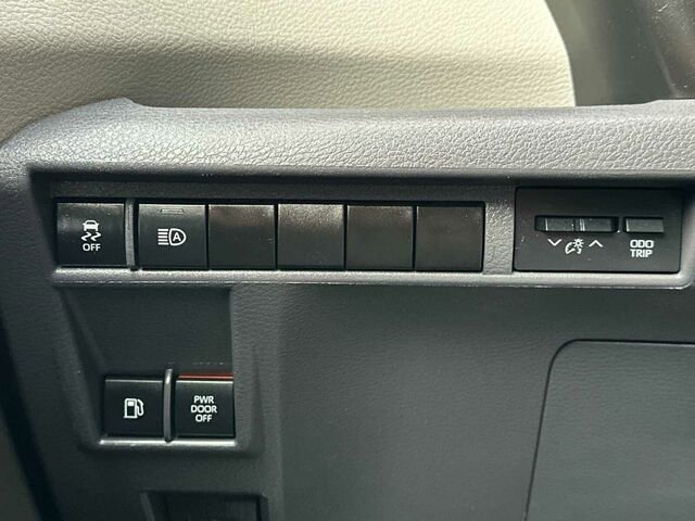 Used 2022 Toyota Sienna XLE image 31