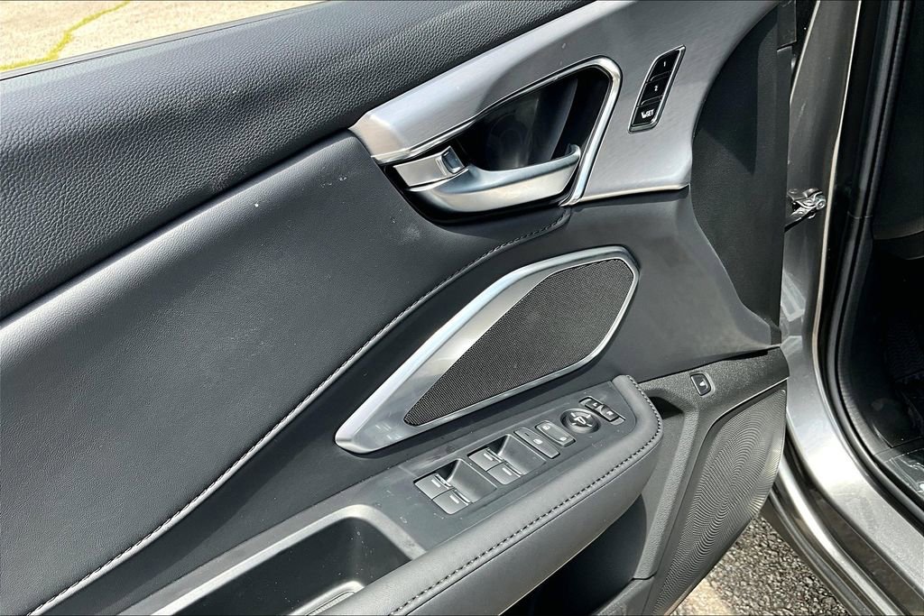Used 2024 Acura RDX SH-AWD image 17