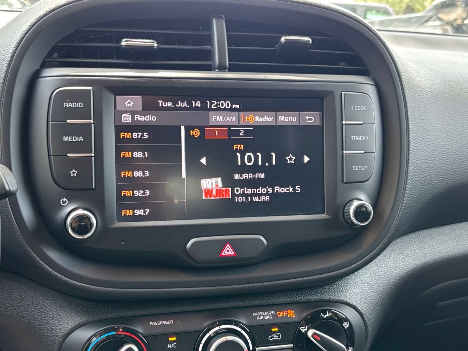 Used 2025 Kia Soul LX w/ LX Technology Package FWD image 19