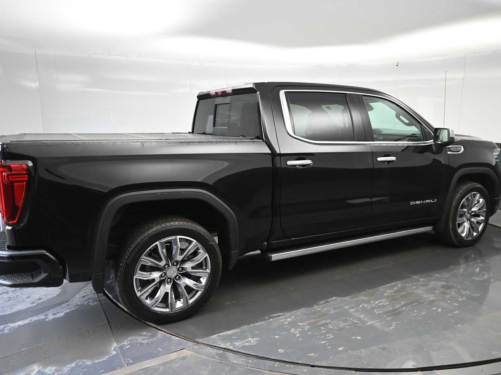 Used 2023 GMC Sierra 1500 Denali w/ Denali Reserve Package AWD/4WD image 11