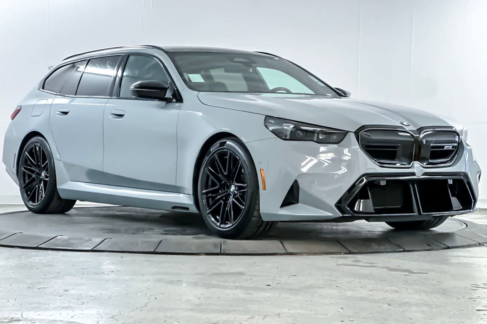 Used 2025 BMW M5 Touring w/ Executive Package image 9