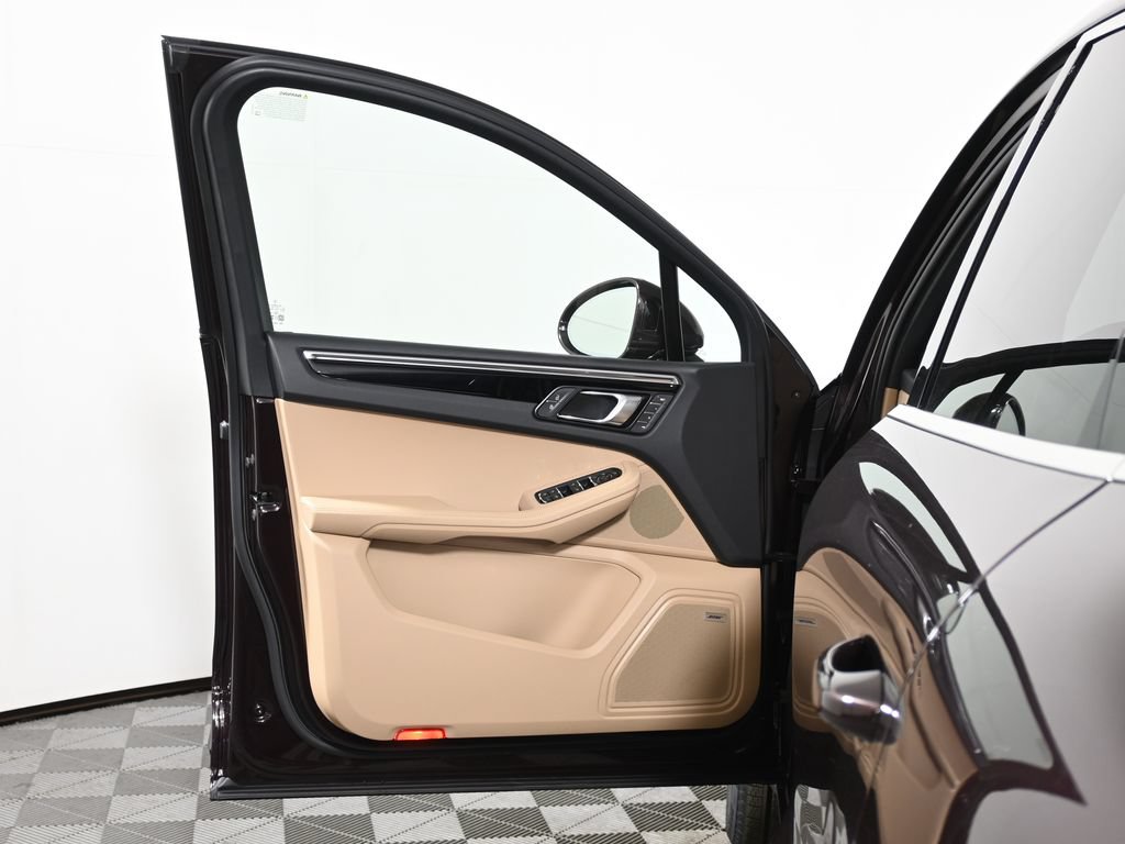 New 2026 Porsche Macan AWD/4WD image 32