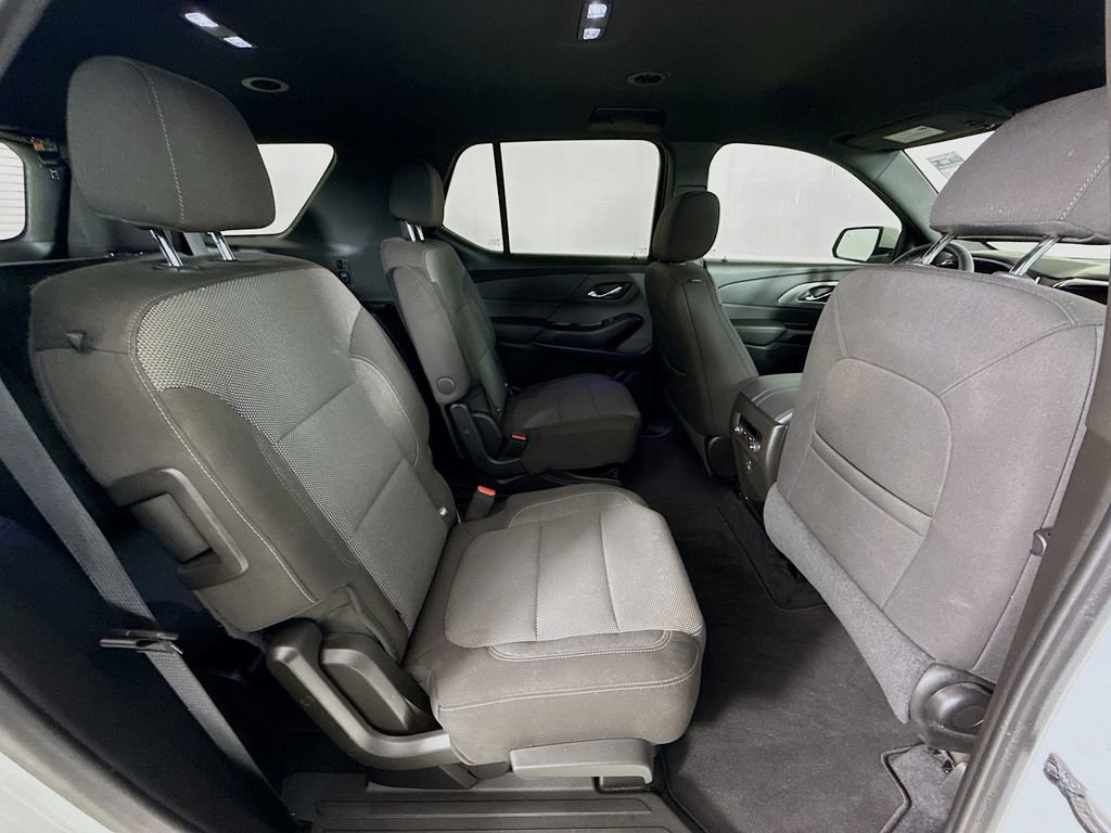 Used 2023 Chevrolet Traverse LT w/ Rear Camera Mirror Package image 29