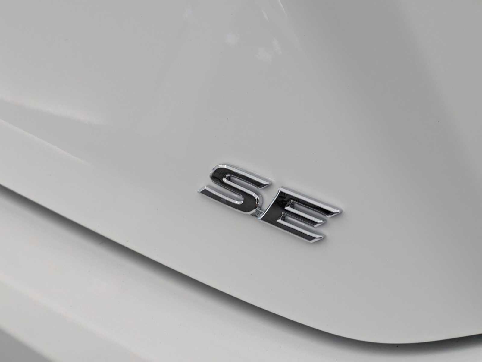 Used 2025 Toyota Camry SE FWD image 11