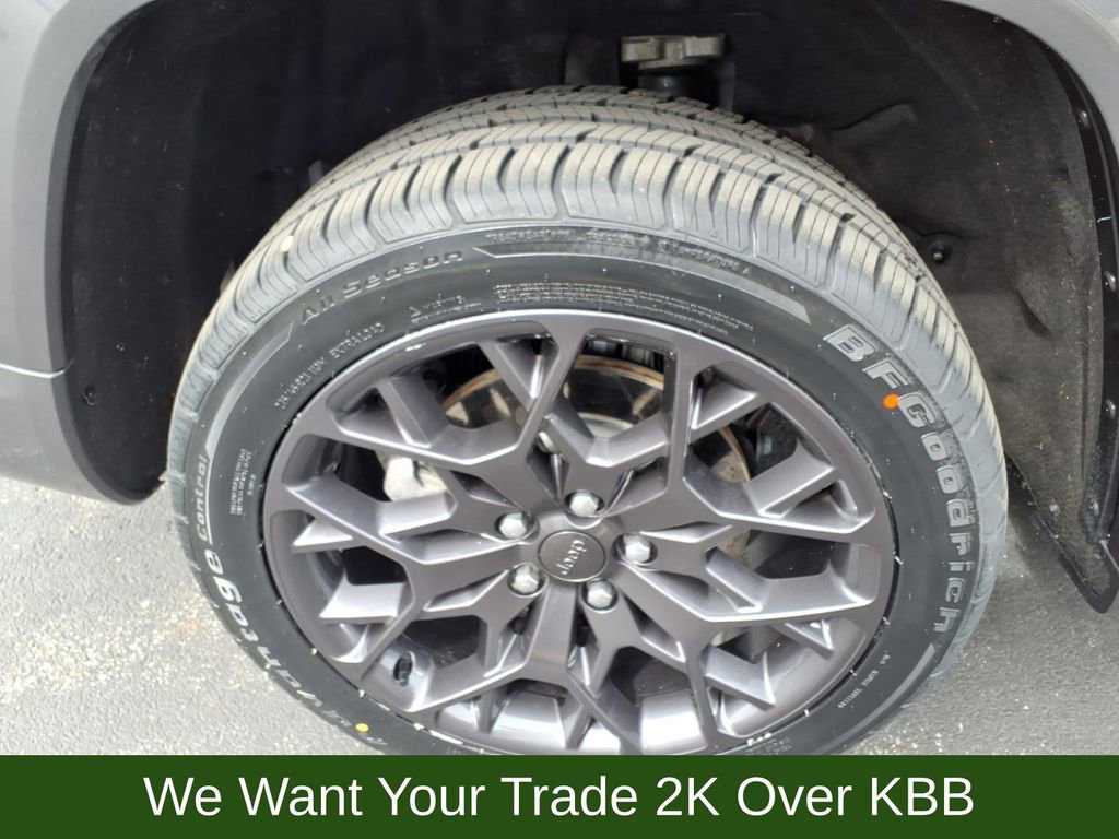 Used 2023 Jeep Grand Cherokee L Summit w/ Advanced Protech Group IV image 18