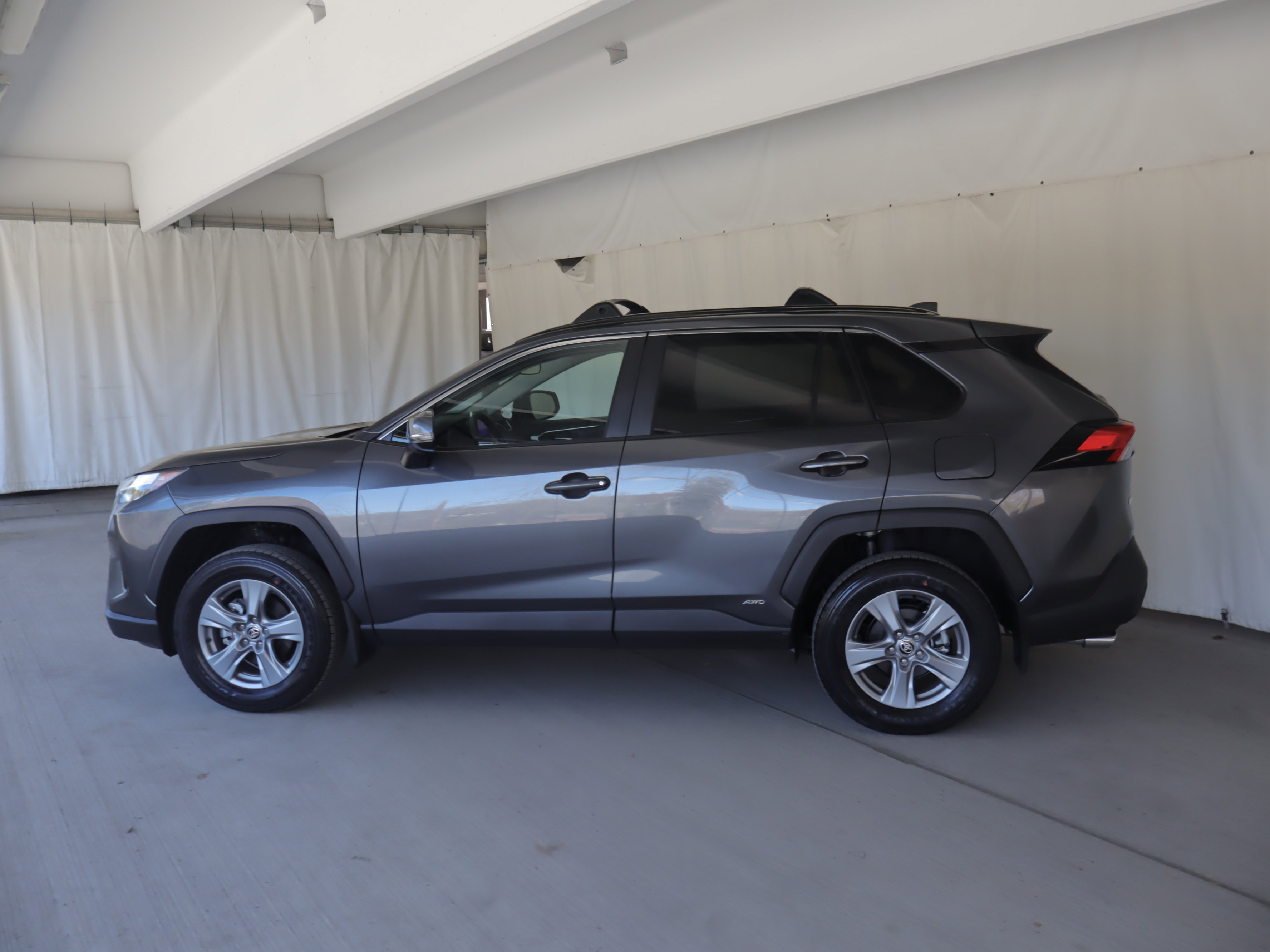 Used 2025 Toyota RAV4 XLE AWD/4WD image 24