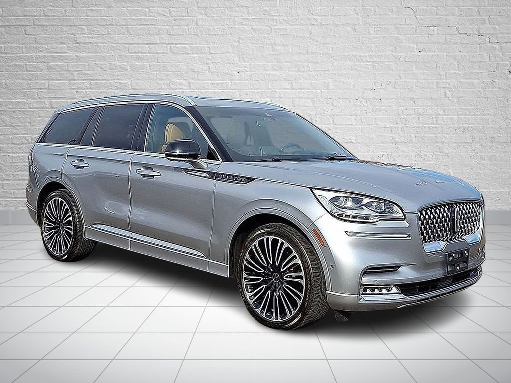 Used 2023 Lincoln Aviator Black Label w/ Dynamic Handling Package AWD/4WD image 3