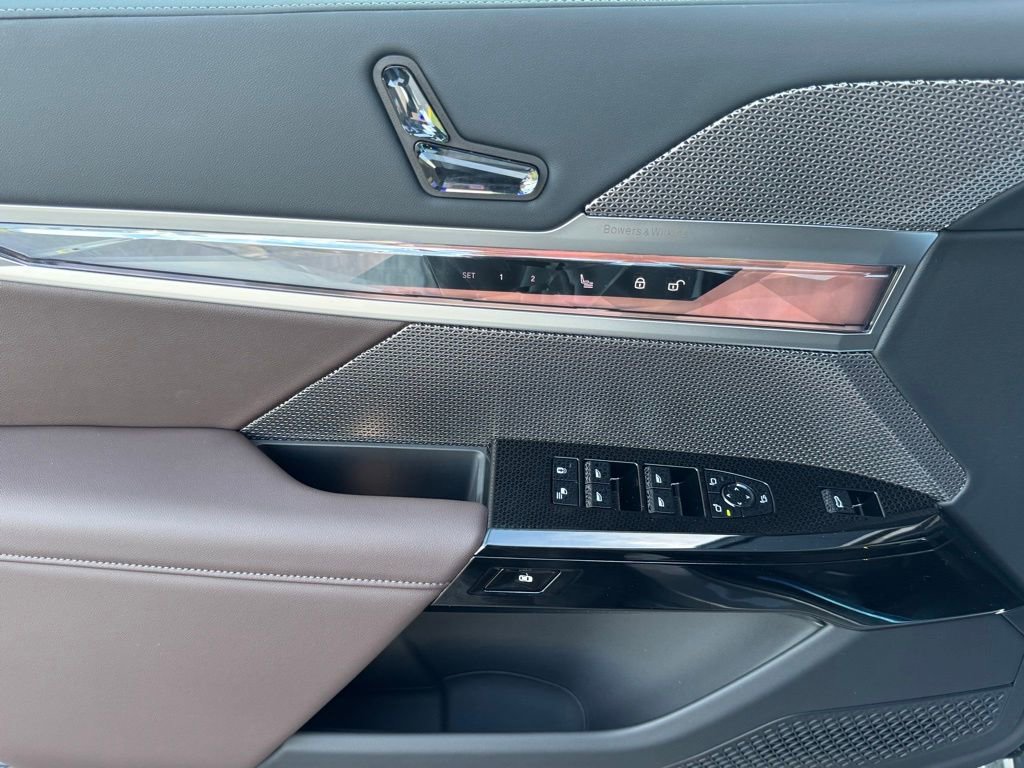 Used 2026 BMW 740i xDrive w/ Premium Package image 15