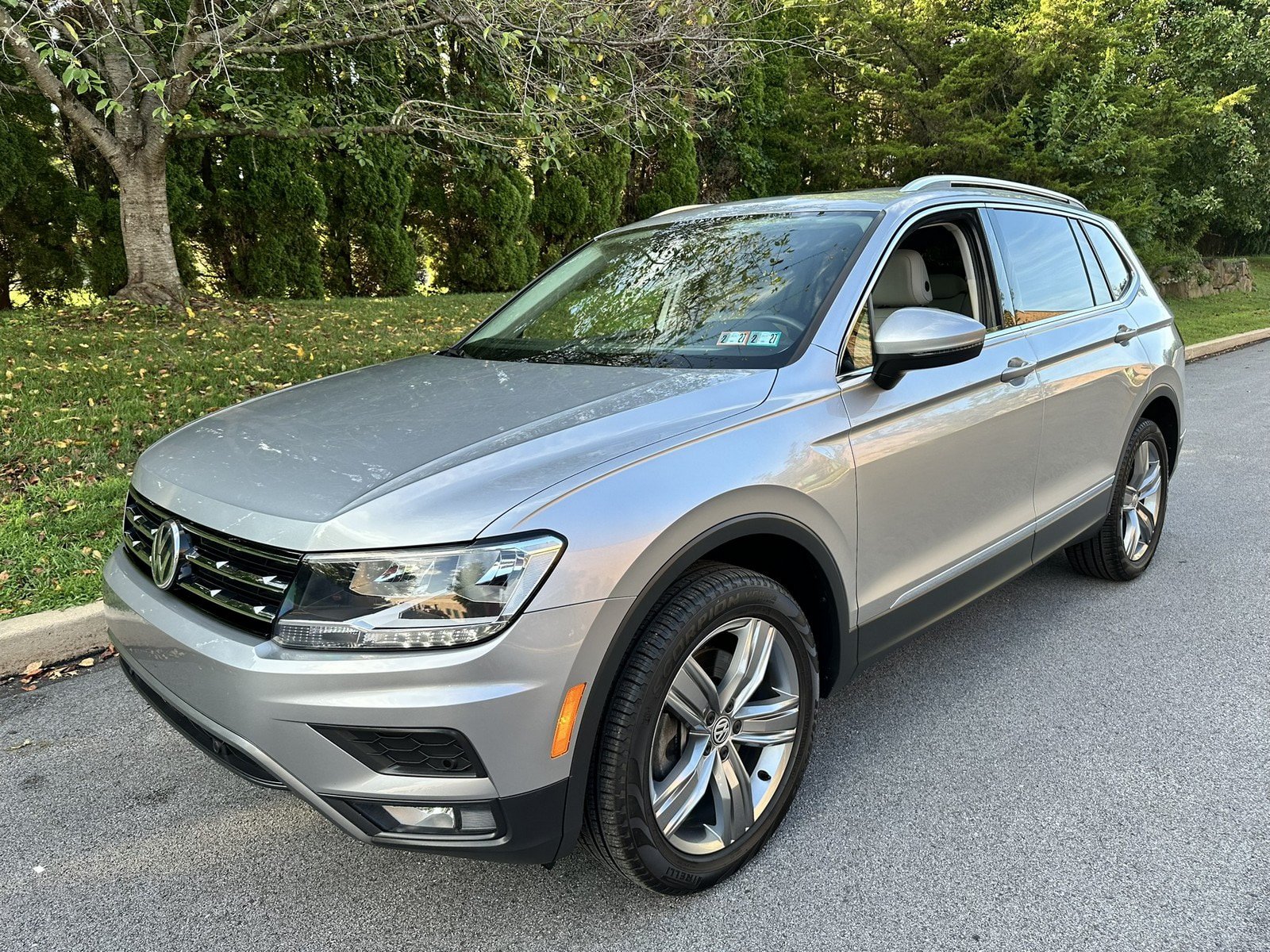 Used 2020 Volkswagen Tiguan SEL AWD/4WD image 43