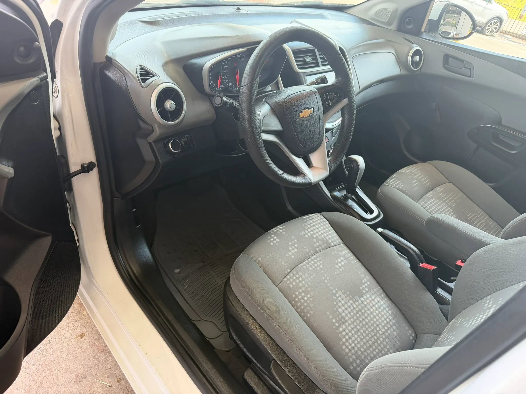 Used 2017 Chevrolet Sonic LT FWD image 7