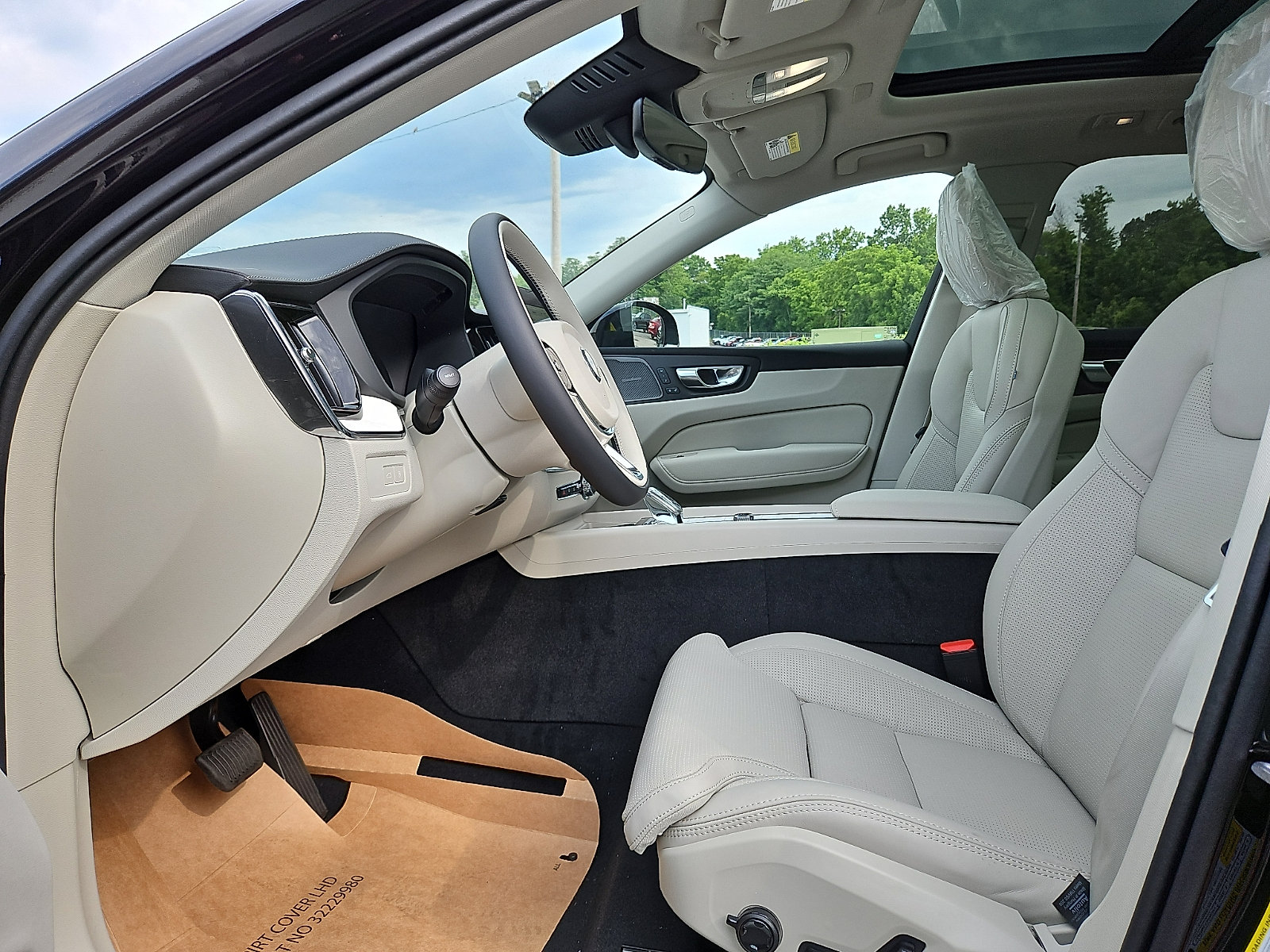 New 2026 Volvo XC60 T8 Ultra w/ Protection Package Premier AWD/4WD image 11