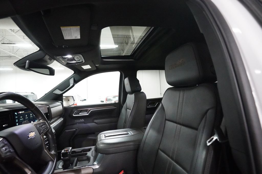 Used 2022 Chevrolet Silverado 1500 High Country w/ High Country Premium Package AWD/4WD image 31