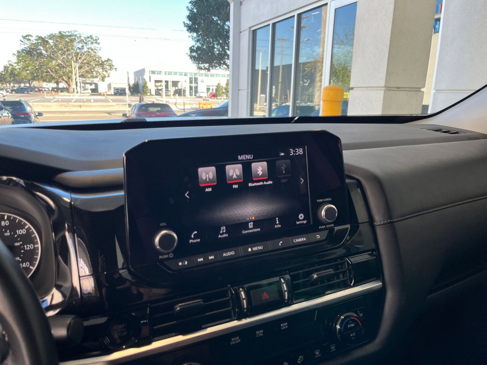 Used 2025 Nissan Pathfinder SV image 21