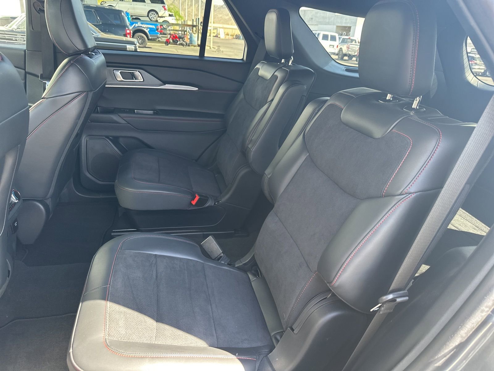 Used 2025 Ford Explorer ST image 13