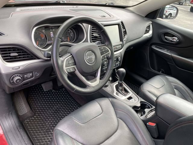 Used 2017 Jeep Cherokee Trailhawk AWD/4WD image 13