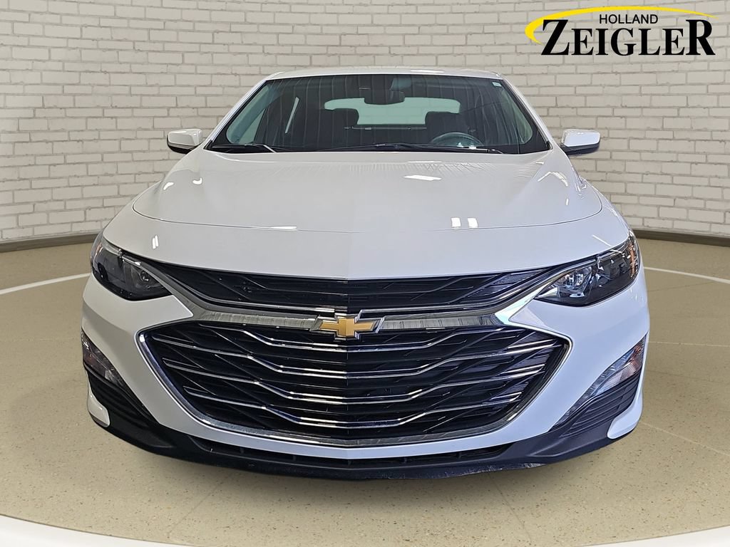 Used 2023 Chevrolet Malibu LT FWD image 2