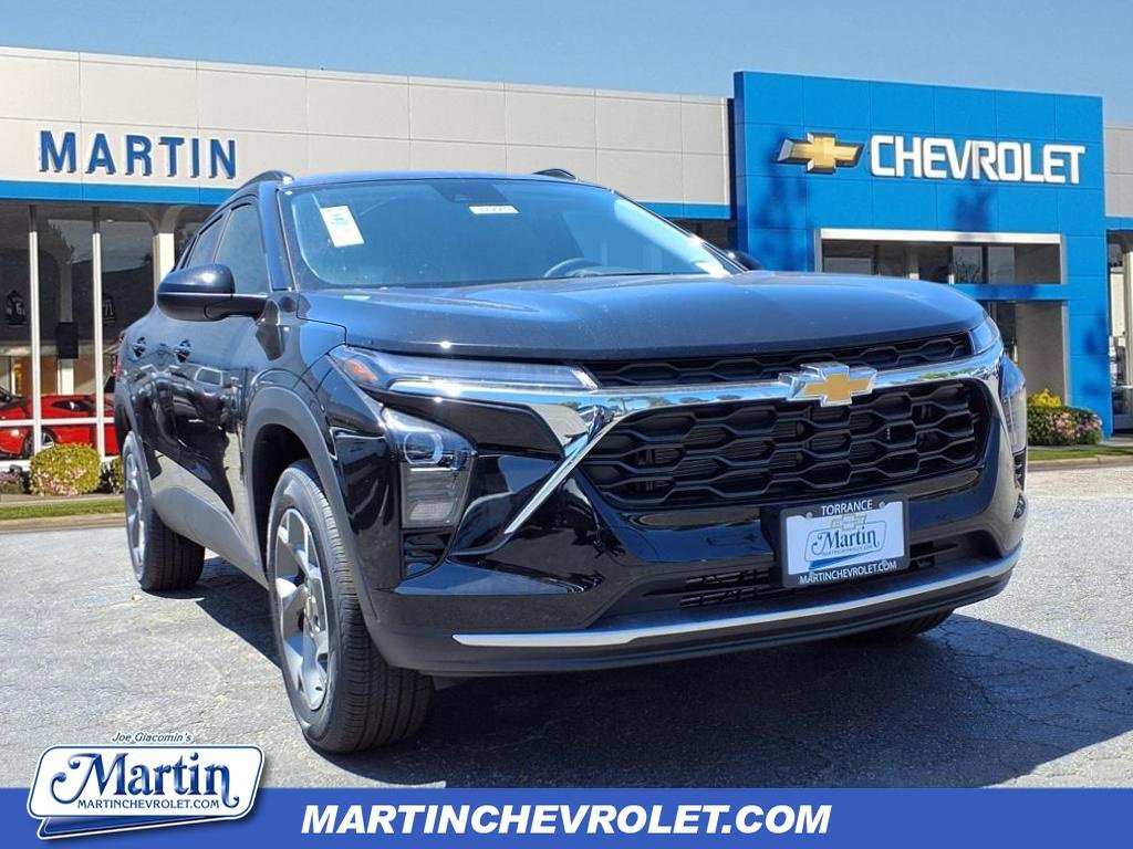 New 2025 Chevrolet Trax LT w/ Driver Confidence Package