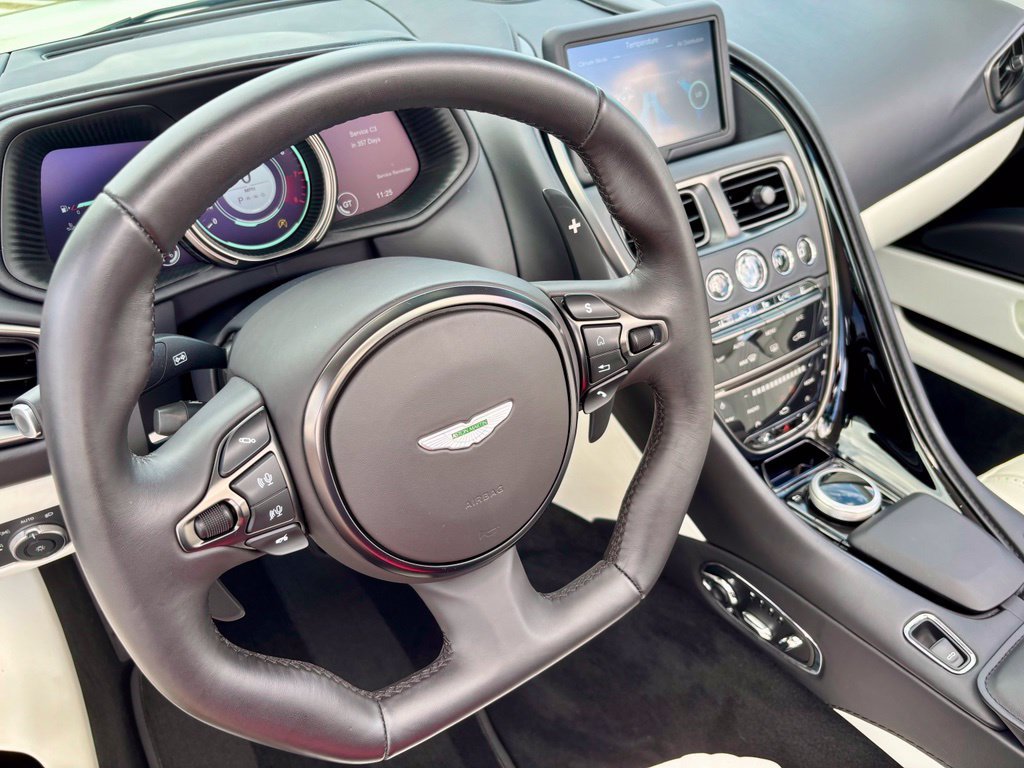 Used 2023 Aston Martin DB11 Volante RWD image 16