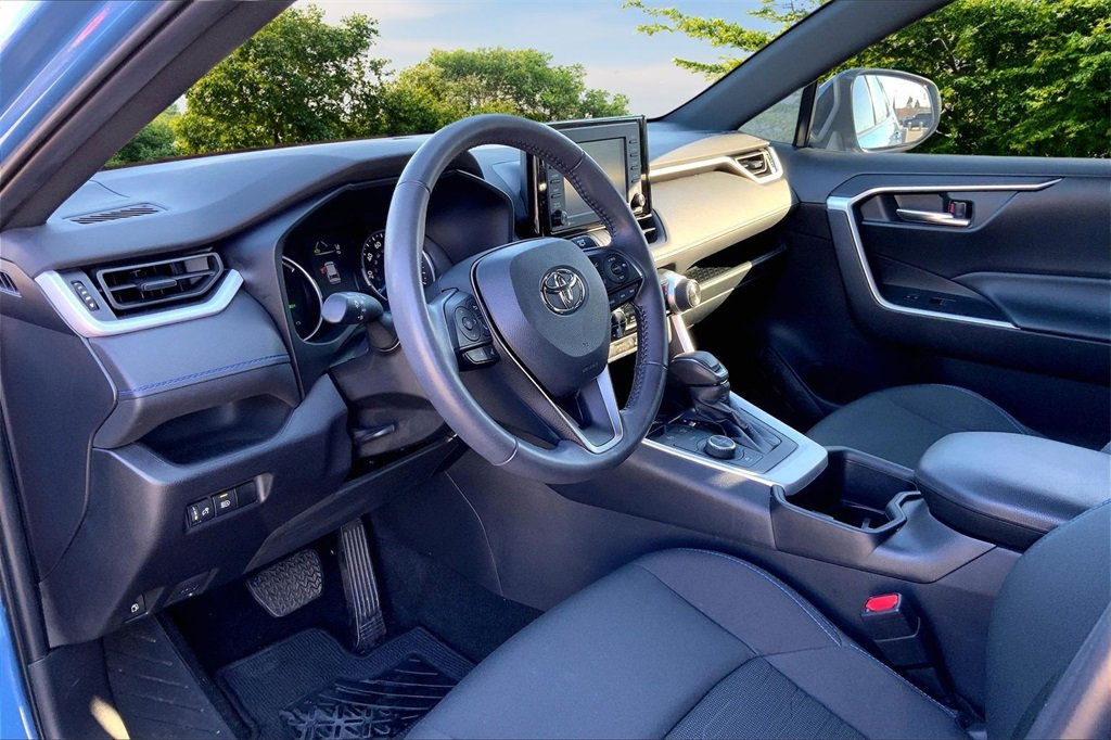 Used 2022 Toyota RAV4 SE image 17