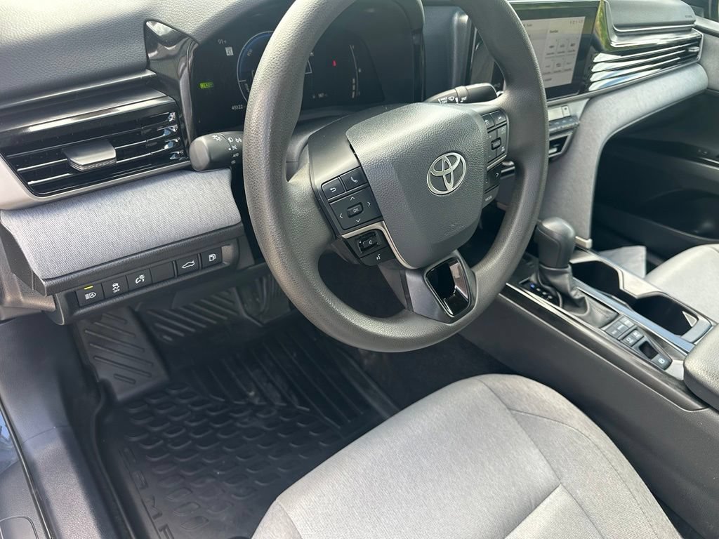 Used 2025 Toyota Camry LE w/ Convenience Package FWD image 11