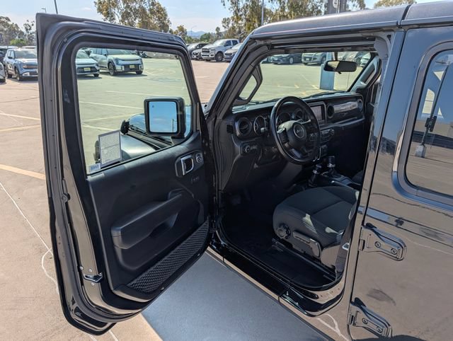 Used 2022 Jeep Wrangler Unlimited Sport AWD/4WD image 32