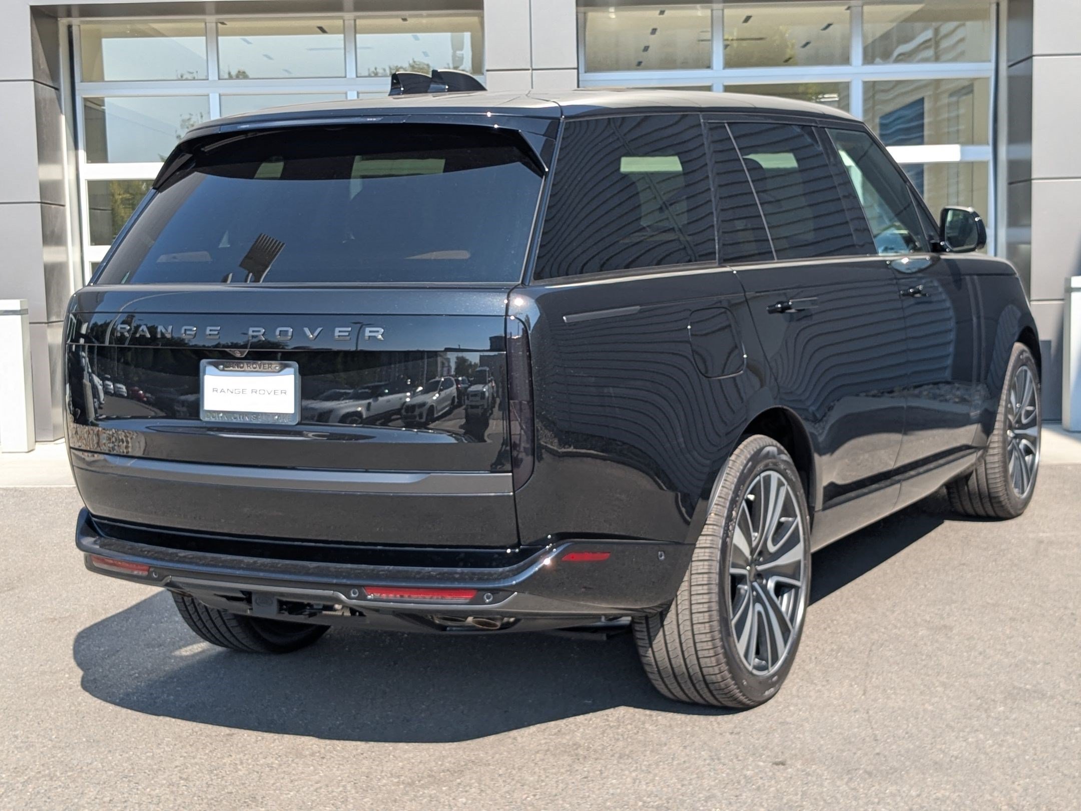 New 2026 Land Rover Range Rover Long Wheelbase SE AWD/4WD image 5
