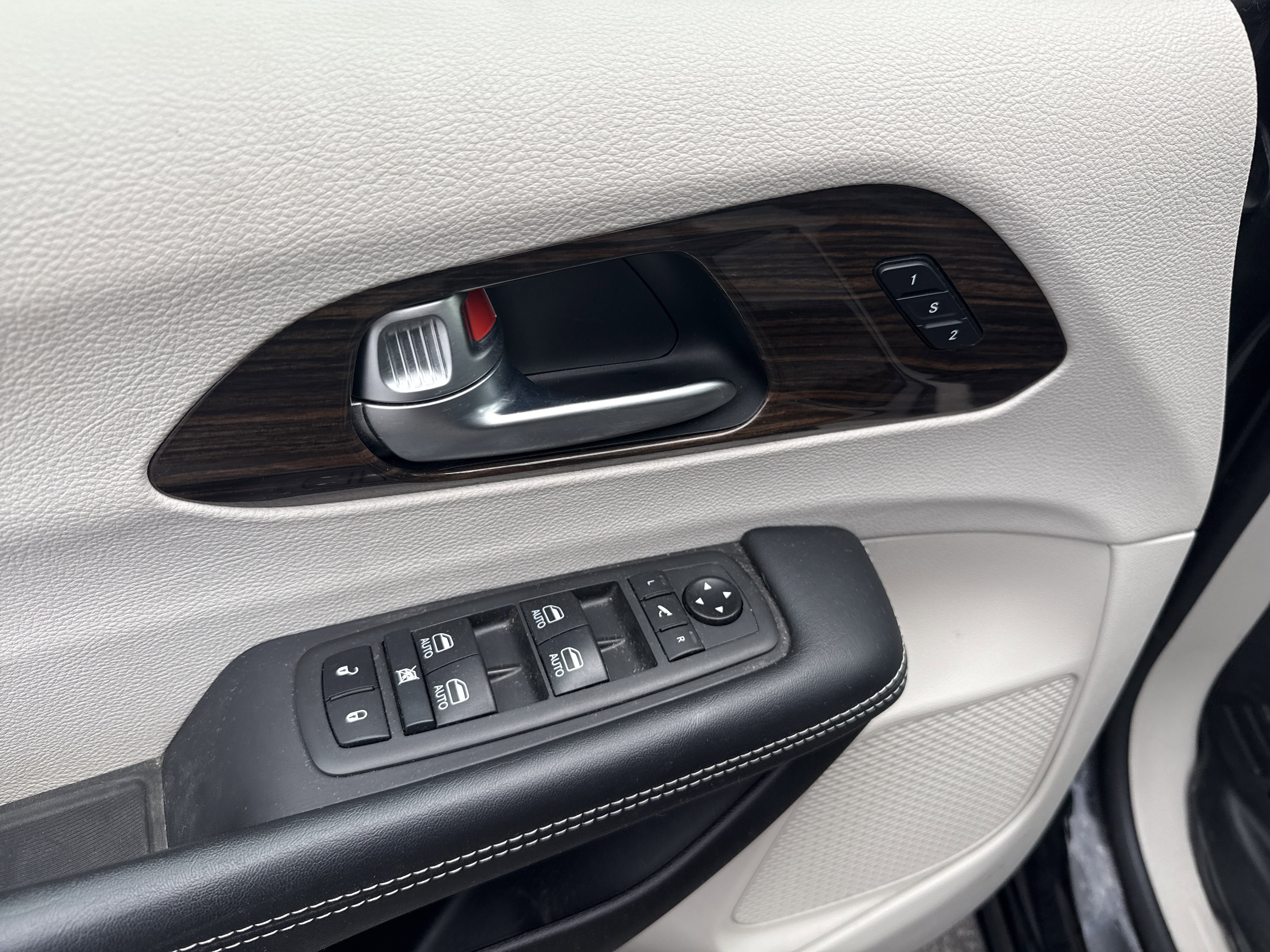 Used 2021 Chrysler Pacifica Limited image 20