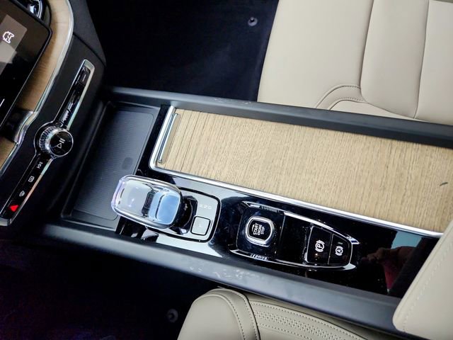 New 2026 Volvo XC60 B5 Plus w/ Protection Package Premier image 22