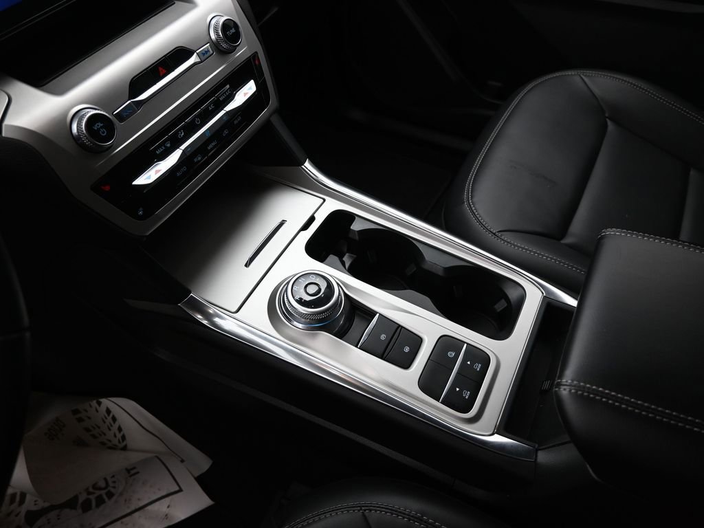 Used 2022 Ford Explorer XLT w/ Equipment Group 202A image 20