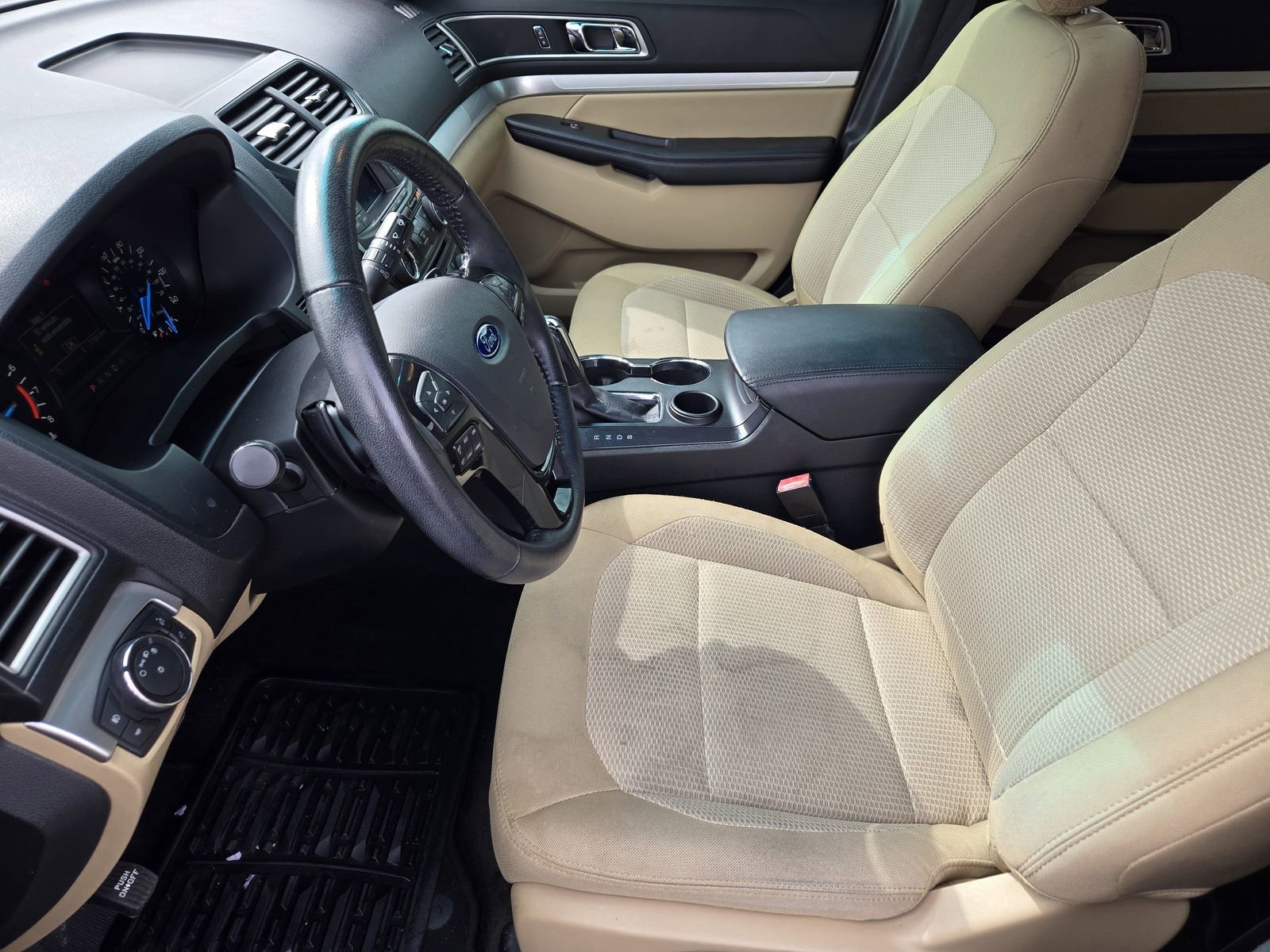 Used 2017 Ford Explorer XLT image 11