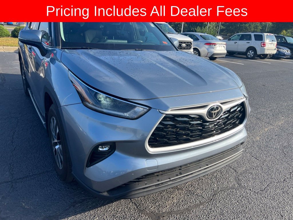 Used 2021 Toyota Highlander XLE AWD/4WD image 14