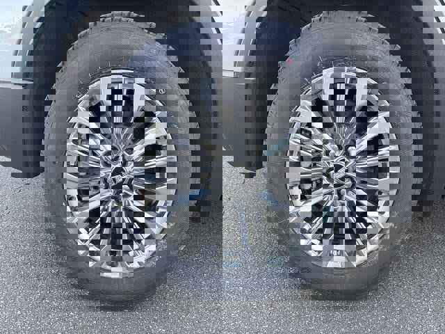 Used 2025 Cadillac XT4 Premium Luxury FWD image 17