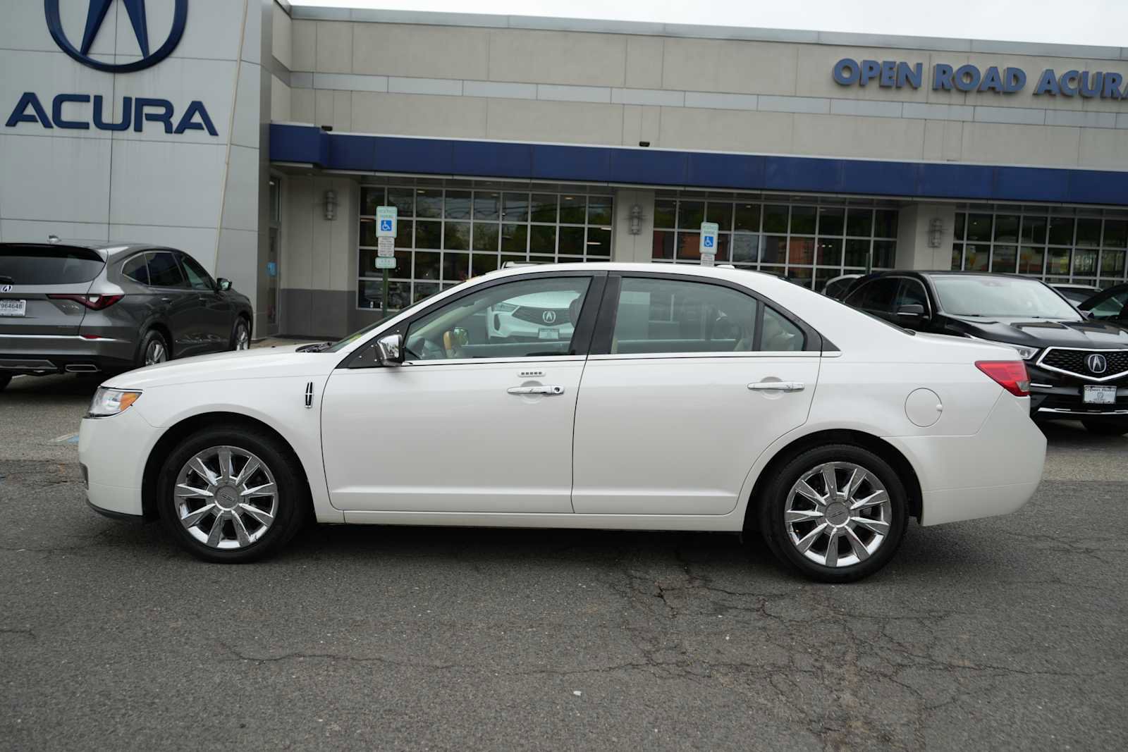 Used 2011 Lincoln MKZ AWD image 4