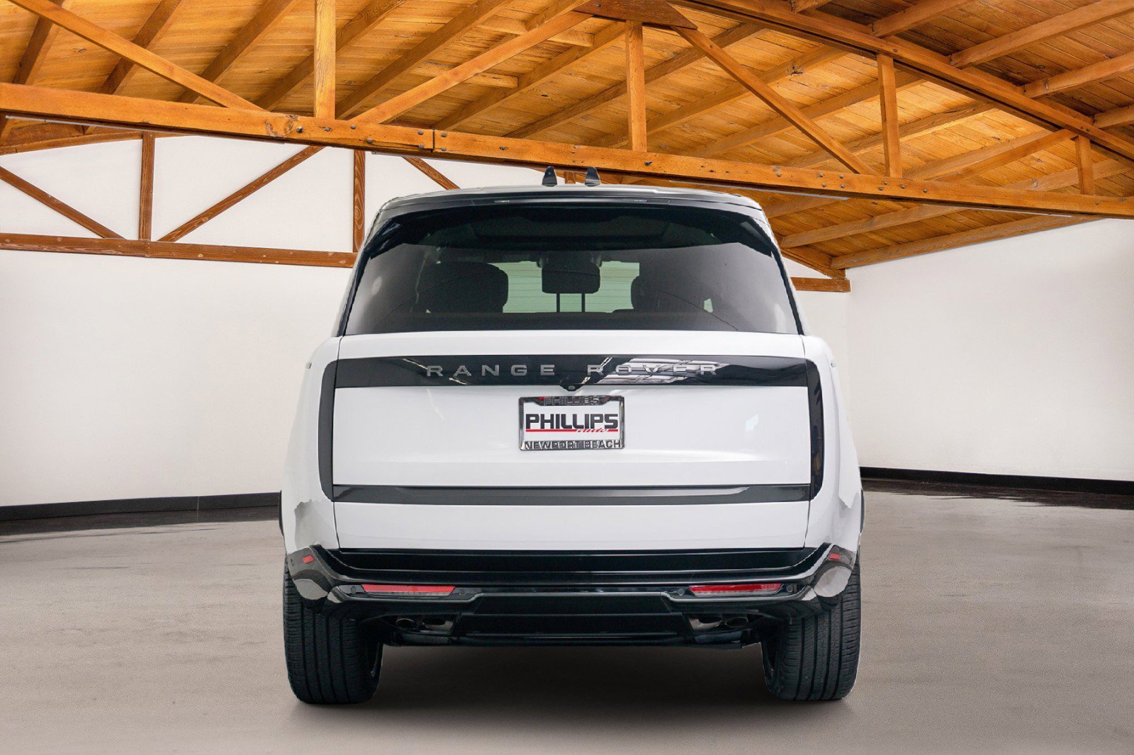 Used 2024 Land Rover Range Rover Long Wheelbase Autobiography AWD/4WD image 4