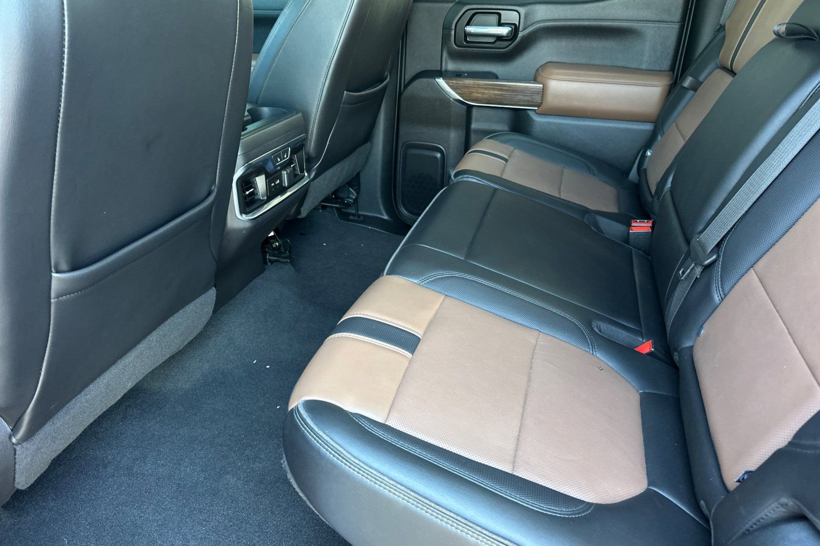 Used 2021 Chevrolet Silverado 1500 High Country w/ Technology Package image 11